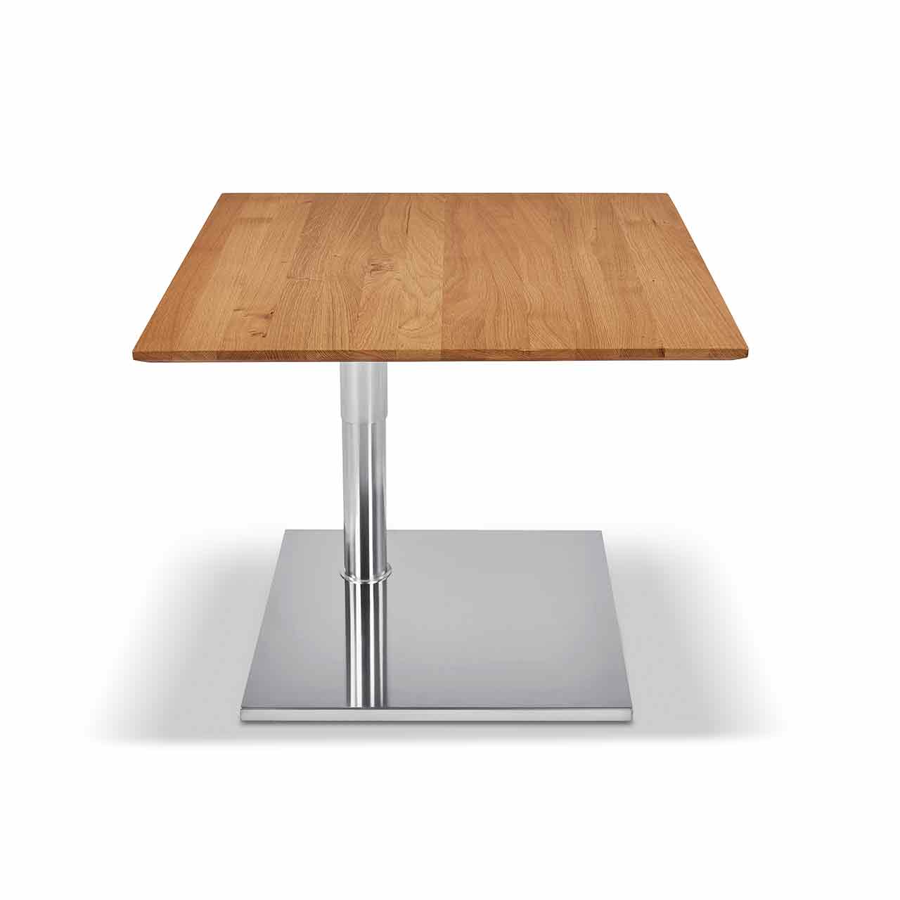 Ronald Schmitt – Couchtisch Kolo K 733 | Tischplatte Wildeiche Natur, Sockel Edelstahl, oben Couchtisch mit quadratischer Tischplatte aus hellem Holz auf eckigem Edelstahl-Sockel. Tisch hochgefahren.